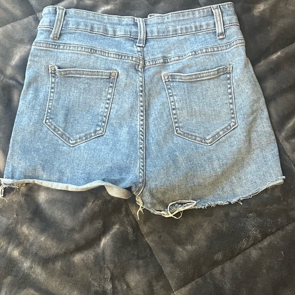 High-waisted blue denim shorts #denimshorts - Picture 3 of 3